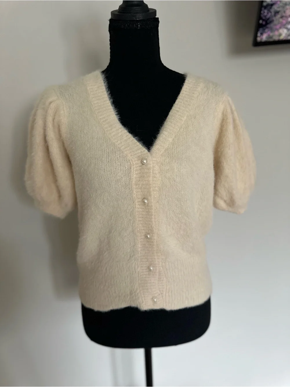 ASTR The Label Cream Fuzzy Puff Short Sleeve Pearl Button Cardigan Sweater M - Picture 5 of 7